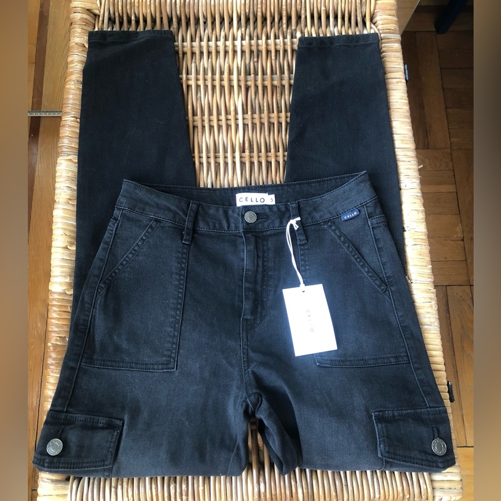 CELLO HIGHWAISTED SKINNY CARGO JEANS 🖤